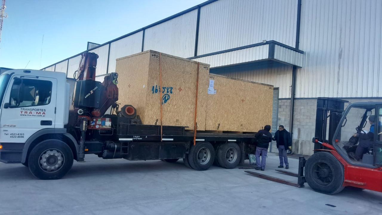 Transporte prefabricada con camión Mercedes Benz 1720